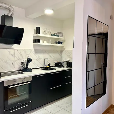 3 Apartment *